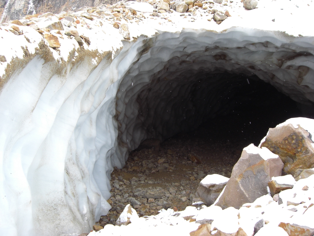 Eishöhle von Außen