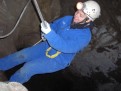 Schritt für Schritt 18 Meter in ein Loch